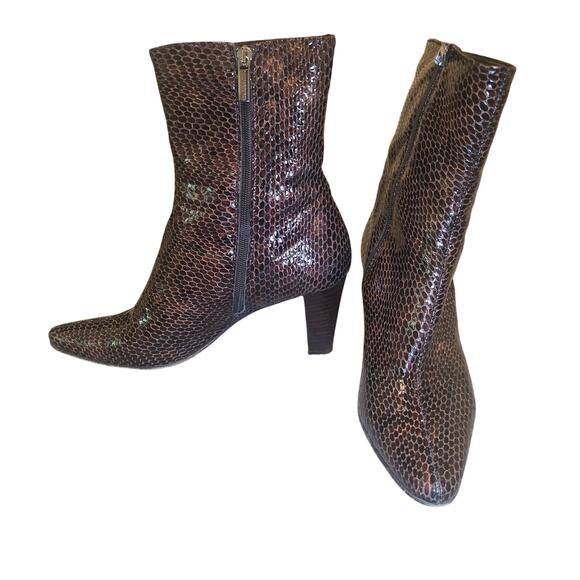 $450 Aquatalia ZOLY Patent Snakeskin Ankle Boots Size 8 Waterproof Made in Italy - Picture 1 of 8